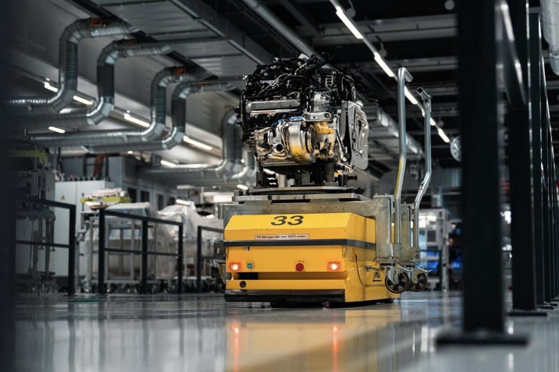 Porsche在祖文豪森工廠推出MHP FleetExecuter自動化物流管理