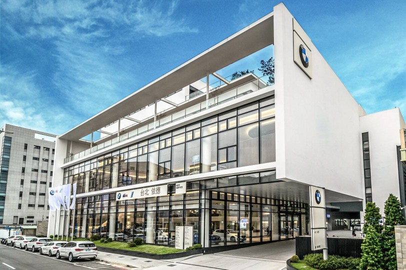 從心出發！深耕35年BMW台北依德中和5S全功能展示 暨 服務中心擴大重新開幕(內有正妹解說)