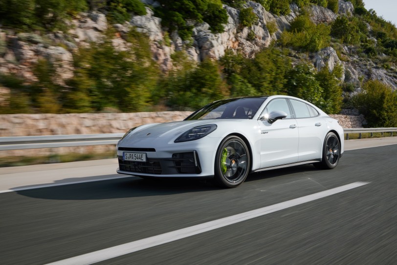 734 萬起全新插電式油電混合系統加持， Porsche Panamera 4S E-Hybrid 車款正式發表！