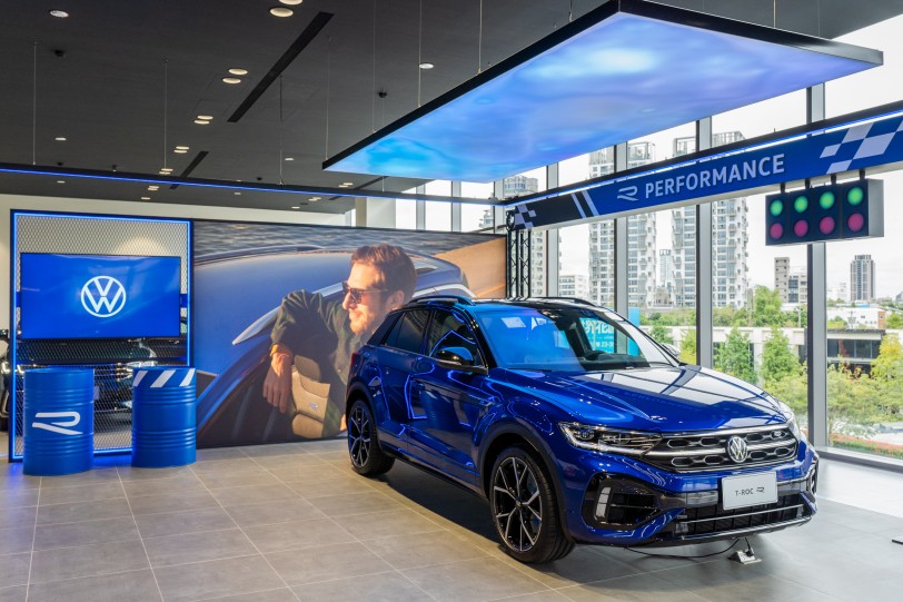 Volkswagen 23年式 Golf 車系正式導入台灣、 R Studio盛大進駐五權展示中心！