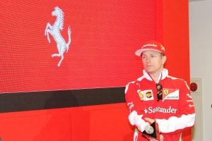OMG！是Kimi_Raikkonen！重量級現役F1冠軍車手與Ferrari共歡慶展間落成