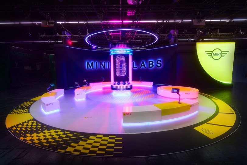 MINI與Samsung Display在2023科隆國際遊戲展上，向科幻小說致敬