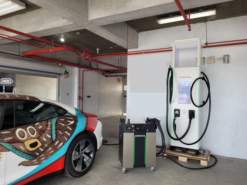 馳諾瓦科技支持純電賽車發展 移動式充電樁30kW、大功率360kW快充進駐大鵬灣國際賽道