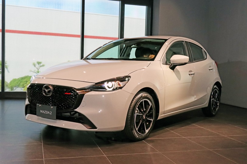 Mazda2 2024 年式樣正式亮相、下調為78.9萬！Mazda3 2024年式樣新增 10.25 吋螢幕、無線充電等同步發表！