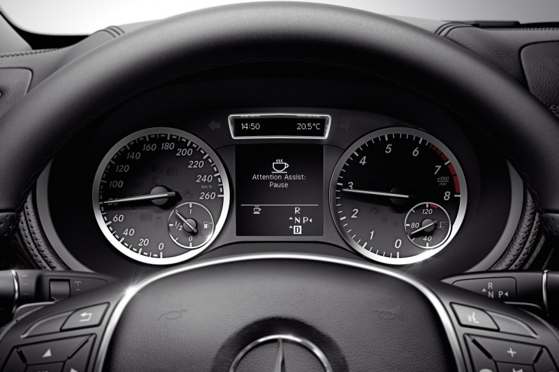 Mercedes-Benz慶祝「駕駛注意力輔助系統」發明十週年