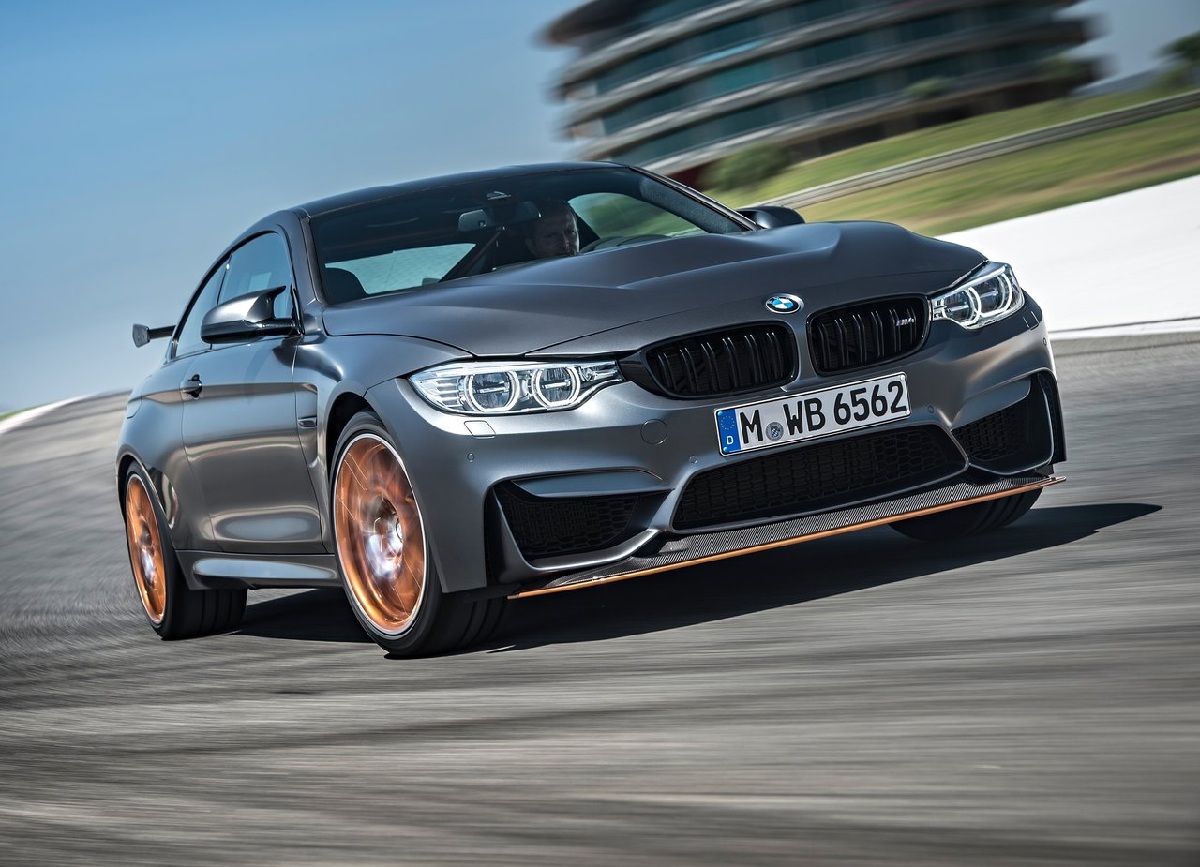 BMW M4 GTS 2016 1280x960 wallpaper 0b