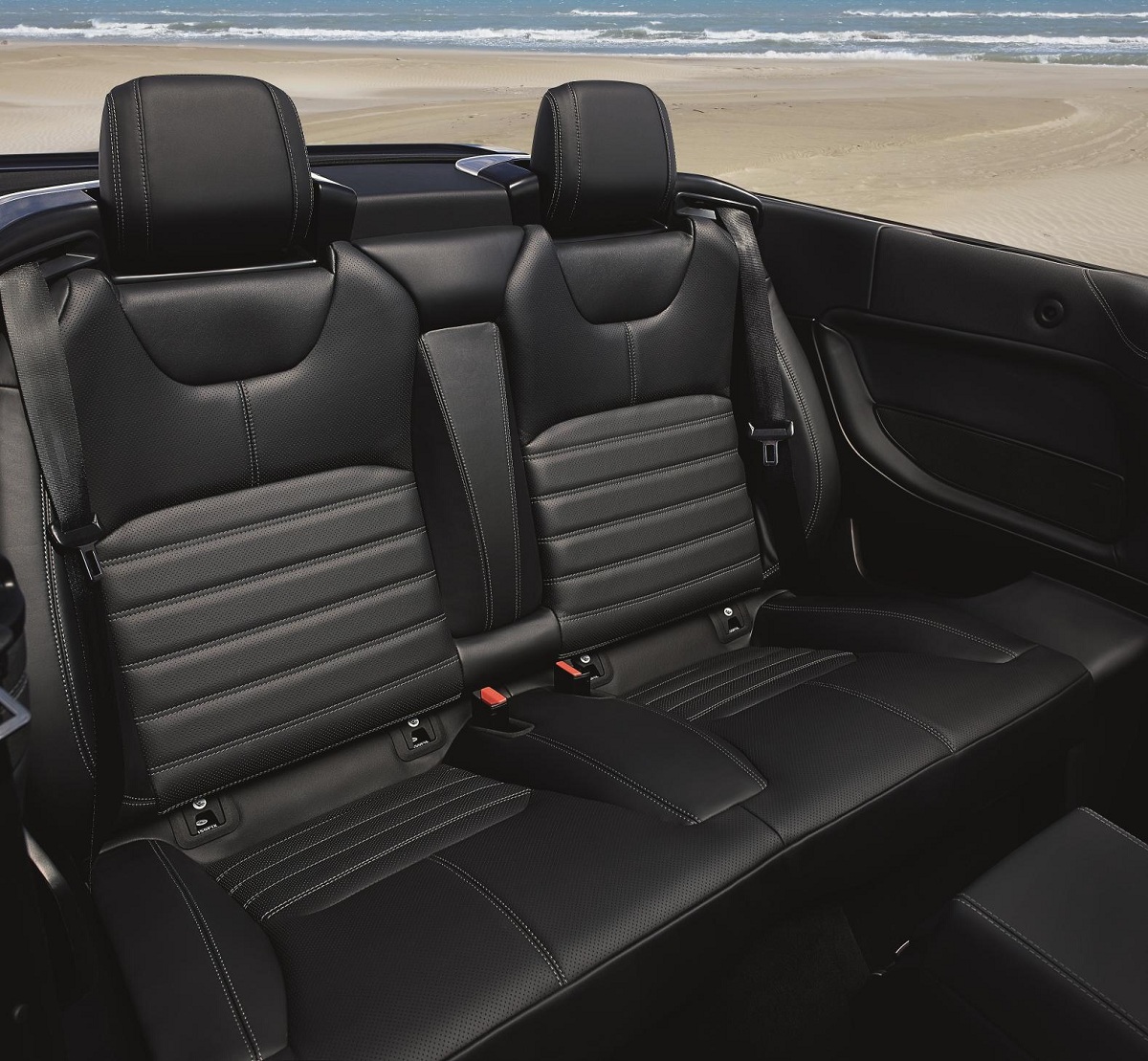 RR Evoque Convertible int cabin 5