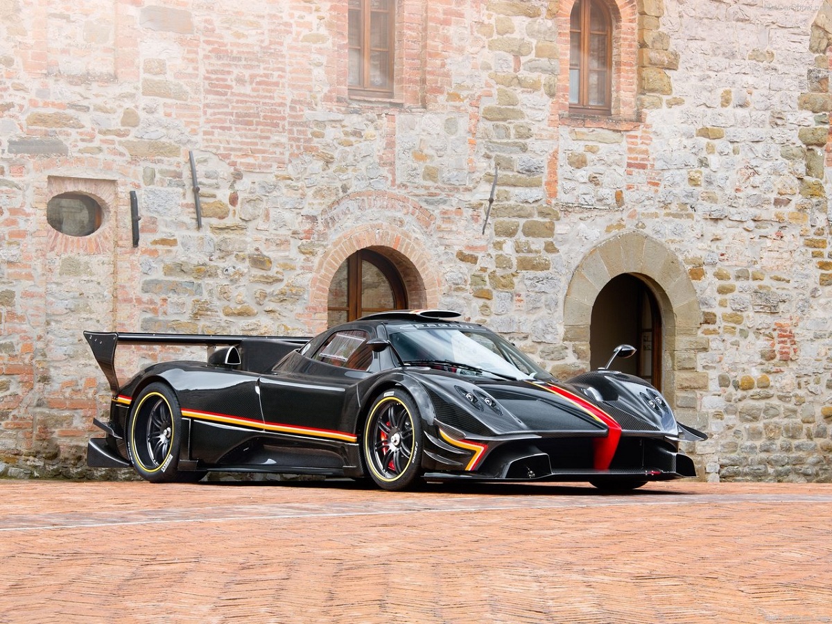 Pagani Zonda Revolucion 2013 1280x960 wallpaper 01