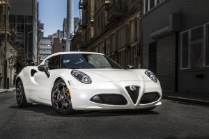 豐腴無損她的美，Alfa Romeo 4C美規新車今夏上路