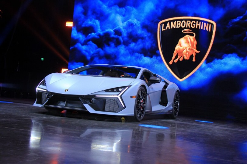 啟動蠻牛電氣化新紀元！Lamborghini Revuelto登臺歡慶品牌創立60週年