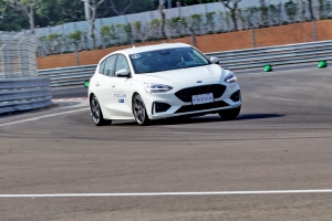 Ford Focus ST-Line，開上一整天才算過癮的試車！