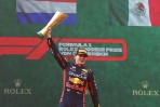 制霸主場!Red Bull車隊Max Verstappen回歸紅牛賽道奪冠,Sergio Pérez競速超車登上頒獎台