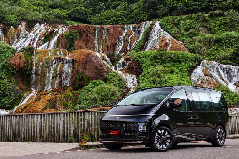超現實星際戰艦降落地球,2022 Hyundai STARIA CEO-B 2.2D