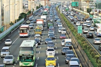 春節期間車潮多，壅塞路段及大眾運輸資訊一覽