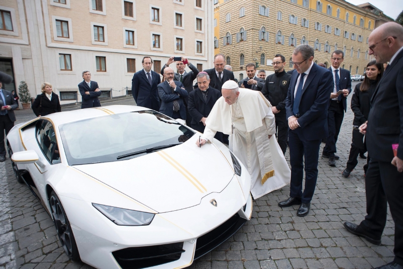 教宗的Lamborghini Huracan將要拍賣，獨一無二身份價格高昂