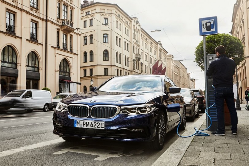 BMW 530e開始搭載全新世代電池 並增加xDrive四驅車型