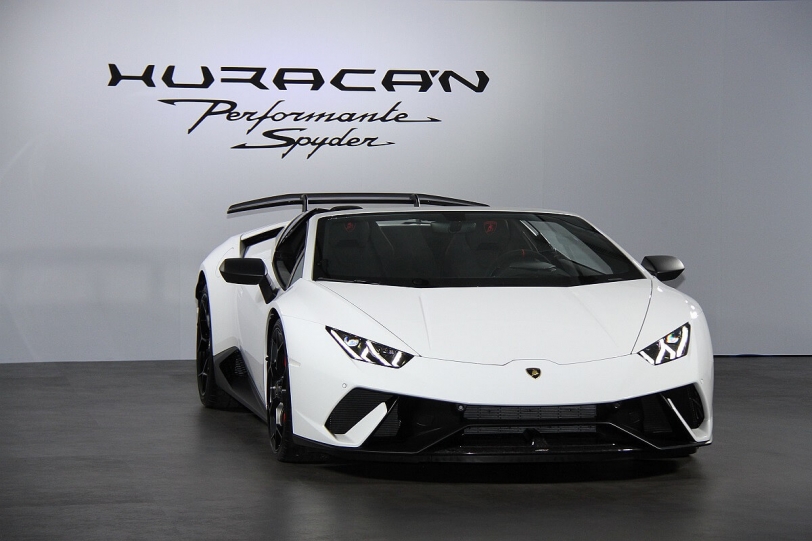 豈能錯過終極輕量小牛的頂上氣動犇馳！Lamborghini Huracan Performante Spyder正式抵台