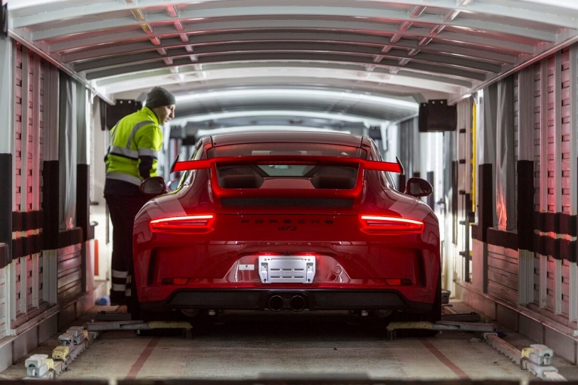 Porsche為減少碳排放 採取效率更佳的車輛運送方式