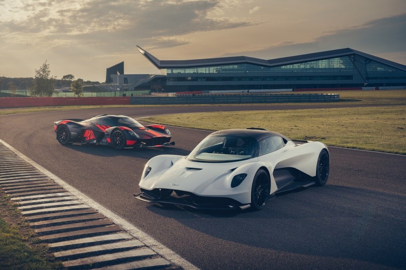 Aston Martin發佈Valhalla首支動態影片 與Valkyrie一同馳騁銀石賽道