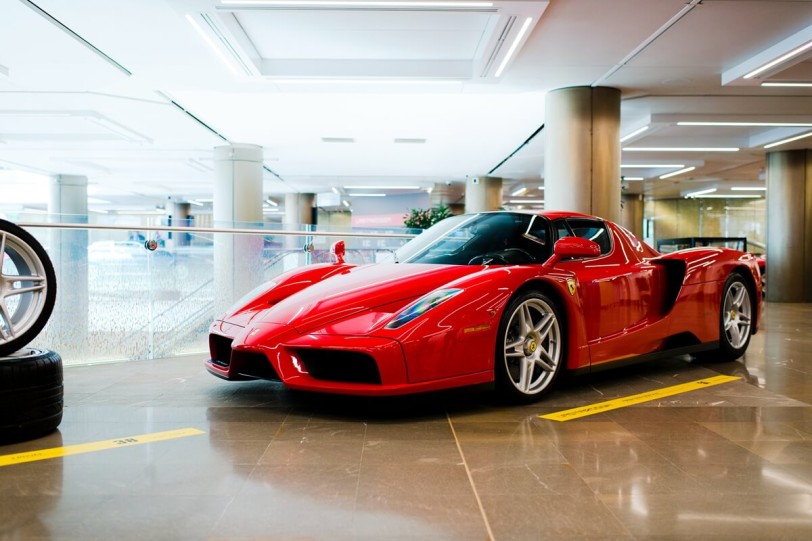 MonacoCarAuctions以540萬歐元的價格完成了Alonso的Ferrari Enzo拍賣