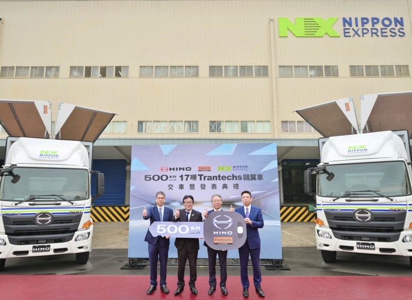 HINO 500系17噸鋁合金鷗翼大貨車全新上市 攜手NX臺灣國際物流交車啟用,成就載運新風範!