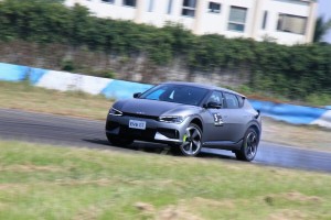 賽道上可凌駕內燃動力超跑！Kia EV6 GT「電」覆你對CP值的認知