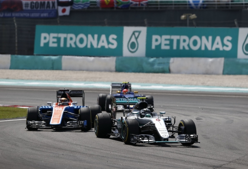 雪邦風雲Nico Rosberg啣尾直追奪季軍，MERCEDES AMG PETRONAS驚險度過馬來西亞站