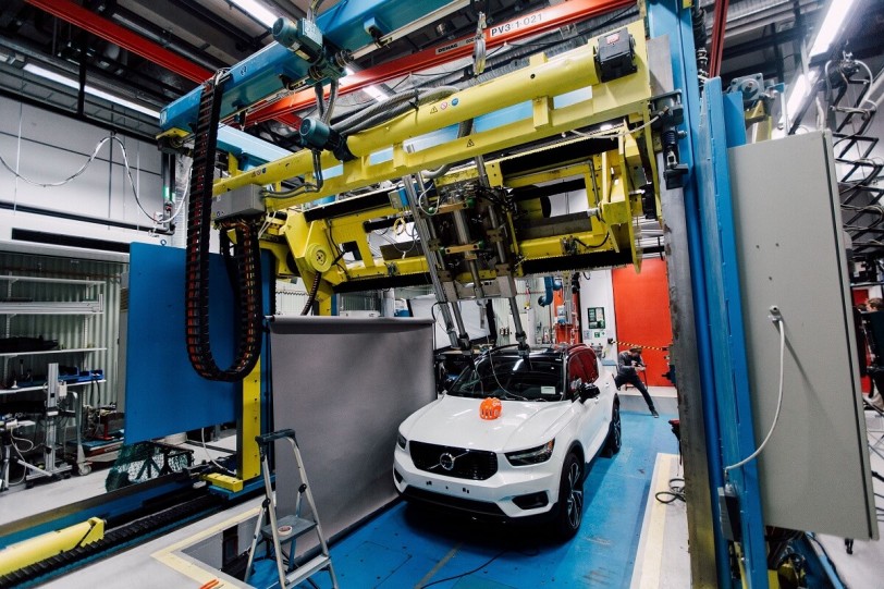 Volvo與POC開發出全球首個汽車與自行車頭盔的碰撞測試