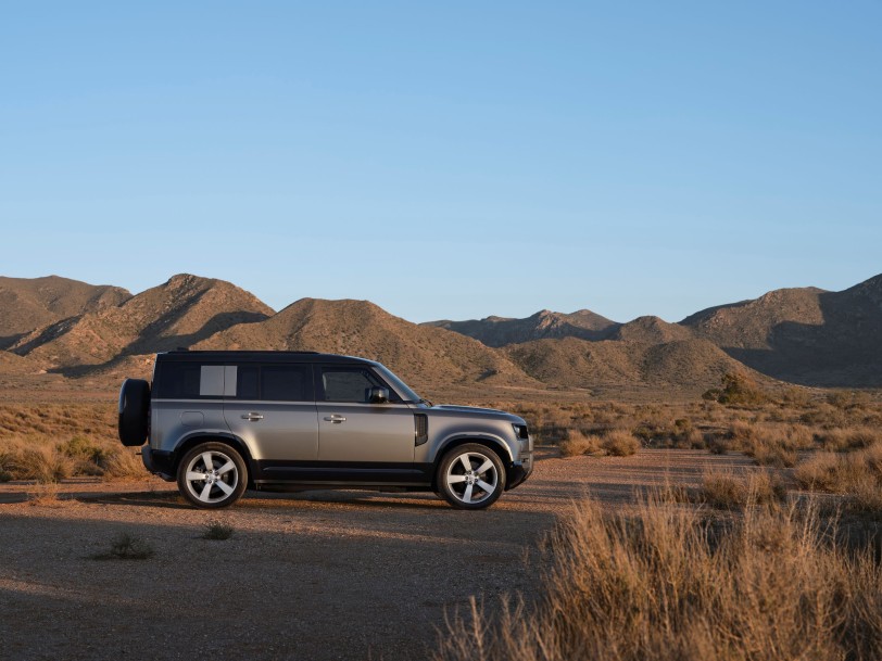 JLR 全車系 9 月份限時推出 5 年安心禮遇購車優惠,5 年 0 利率分期財務方案輕鬆入主,再享升級 5 年原廠保固與 5 年原廠保養服務