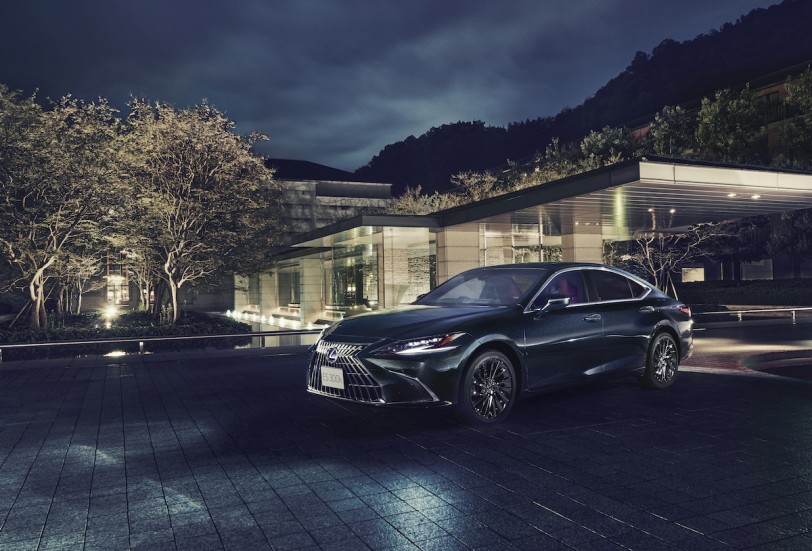 全新主機與中央鞍座導入、Lexus ES300h 日規年式變更亮相！Graceful Escort 特別式樣車同步亮相