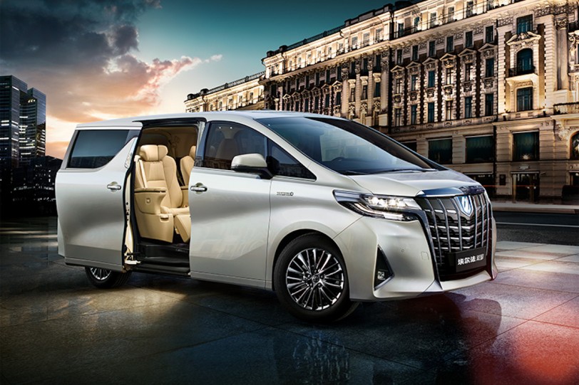 因應六期環保法規，Toyota Alphard 取消 3.5 V6 引擎、改導入 2.5 Hybrid e-FOUR 設定