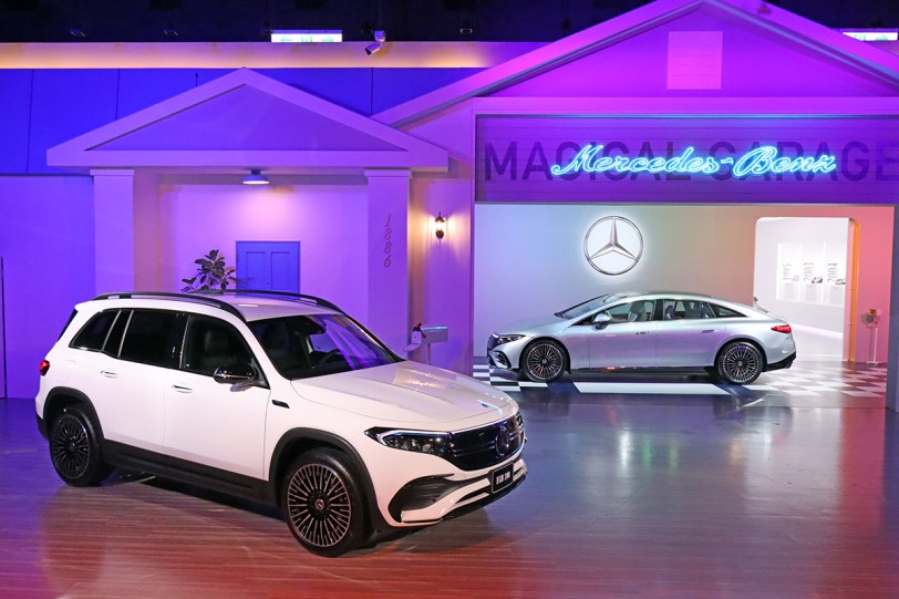 匯集 136 年科技智慧「Mercedes-Benz 星奇車庫」 開幕，EQA、EQB 與 EQE 等全新 EQ 家族同步亮相！