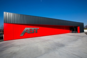 2,400平方米的賽事精髓展現，ABT賽車中心正式展開運作