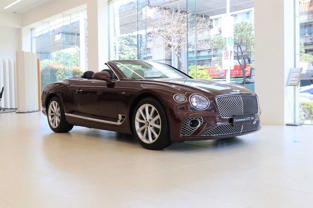 享受Bentley的頂級工藝 與Continental GT V8優雅飛行