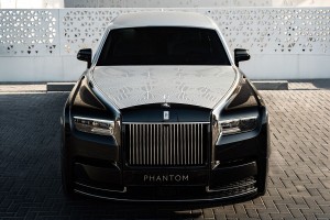 Rolls-Royce Phantom Arabesque配置全球首款雷射雕刻引擎蓋，向中東建築遺產致敬