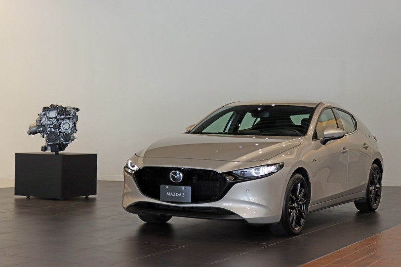 22萬的差價換取內燃機的極致技術，Mazda3 e-SKYACTIV X Edition 展間實拍