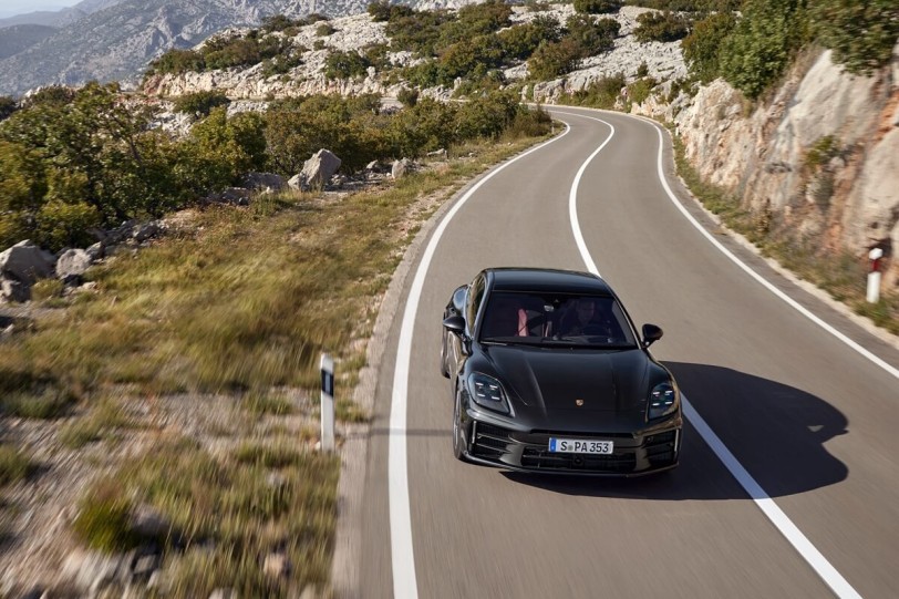 新世代Panamera配置Porsche Active Ride高端底盤控制，集舒適性和動感於一身