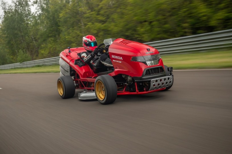 全球最速割草機！Honda Mean Mower V2打破0-160mph金氏世界紀錄(內有影片)