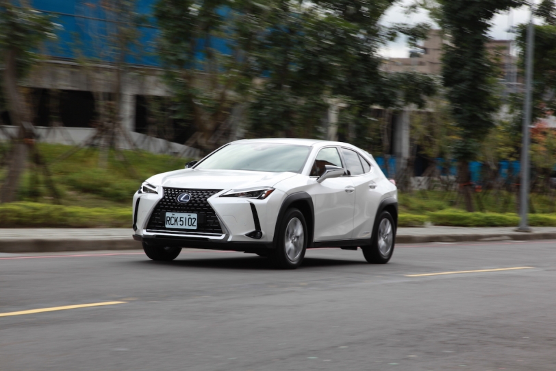 單一規格 149 萬，Lexus UX250h 油電小貴族正式亮相