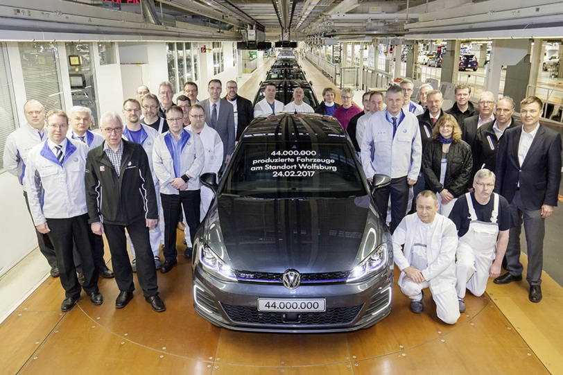 Volkswagen狼堡廠累計生產4,400萬輛各式車款，共享榮耀現入主Golf、Passat可享「服務雙享」及多元優購專案