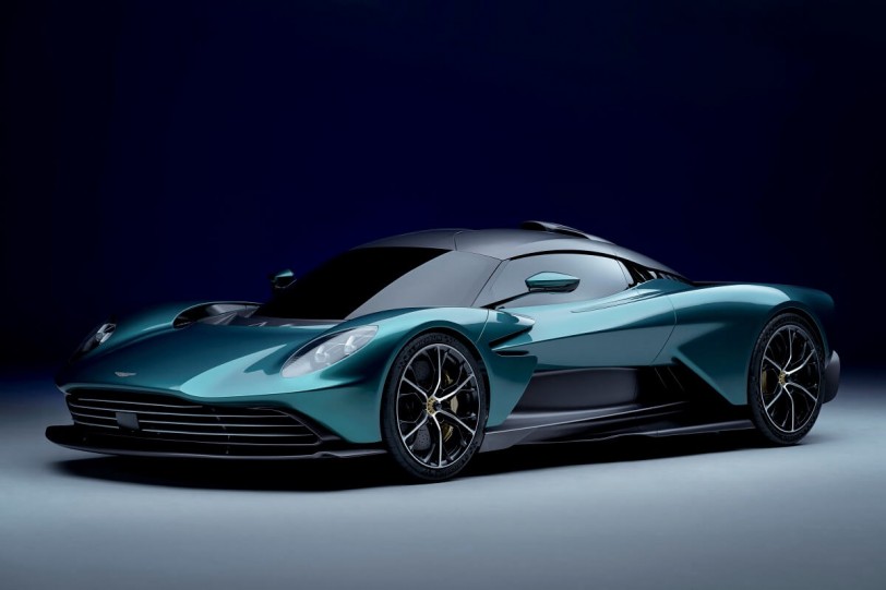 Aston Martin Valhalla正式量產車亮相！目標：紐北賽道單圈6分30秒內