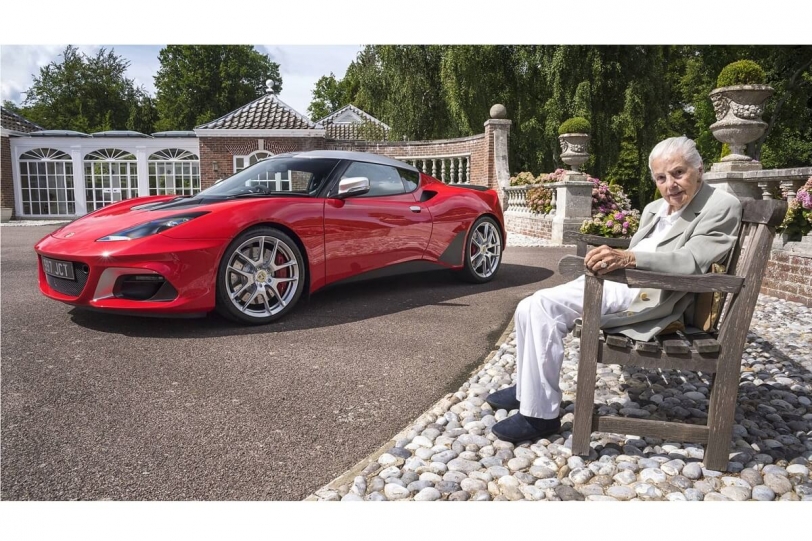 Lotus創辦人遺孀-Hazel Chapman重新加入公司 呈現售出的第十萬輛車款