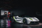 Jenson Button首次亮相他的Lotus Evija電動超跑