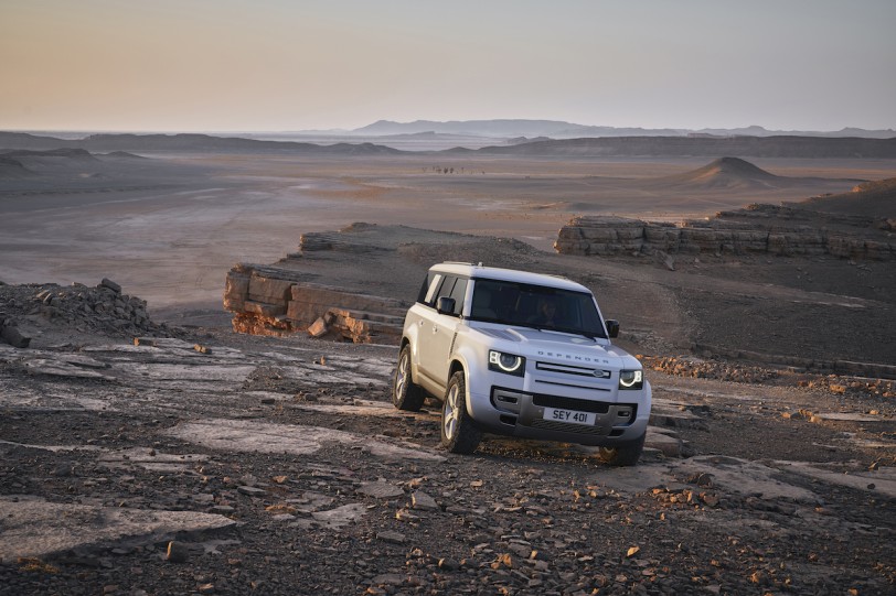 Land Rover Defender 130 八人版亮相、台灣市場 6/1 啟動預售！