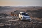 Land Rover Defender 130 八人版亮相、台灣市場 6/1 啟動預售!