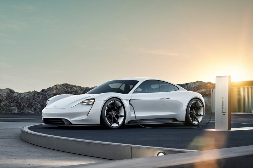 不叫Mission E啦！Porsche旗下首款純電動力超跑正式命名為Taycan