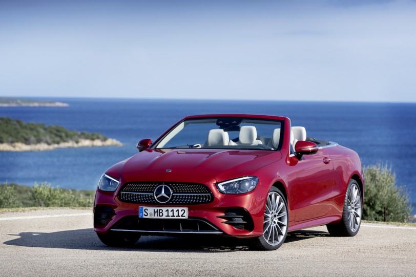 造型小幅變動、動力與技術升級，中期改款 Mercedes-Benz E-Class Coupé 與 Cabriolet 正式發表