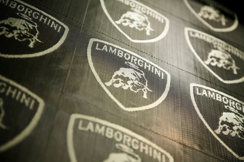 Lamborghini以12章節在35年內開發的高科技複合材質