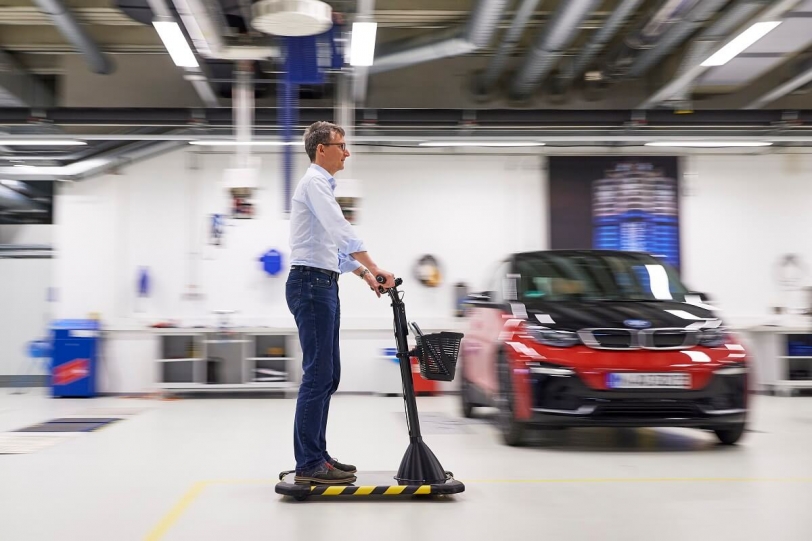 BMW體恤員工辛勞，推出Personal Mover Concept概念「滑板」車
