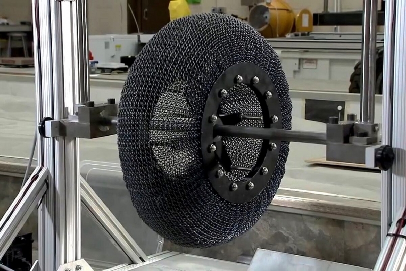 NASA成功研發永遠不爆的金屬輪胎(內有影片)